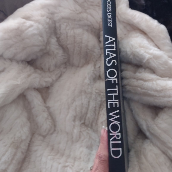 Atlas of the World hardcover book Readers Digest - Picture 2 of 16